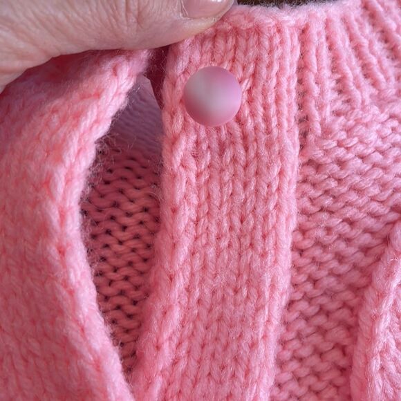 Vtg 60s bright pink thick knit cardigan sweater with raised leaf design - Picture 7 of 7